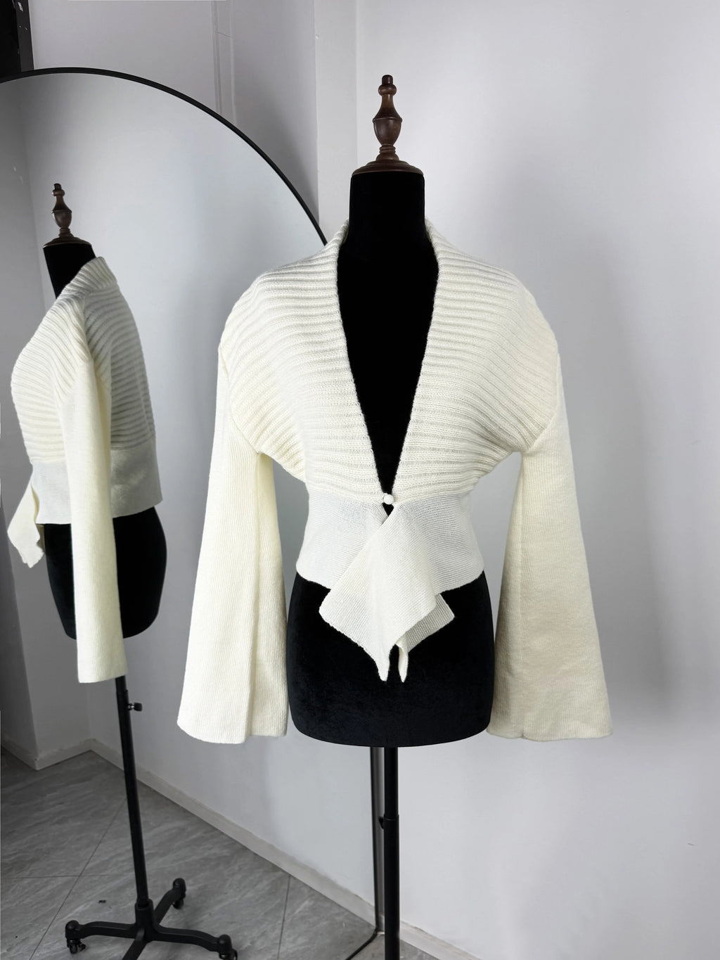 Tuularose Autumn Knit Cardigan Women's New Vintage Hollow Out Long-Sleeved Sweater 2025 Casual Streetwear White Knit Top Female