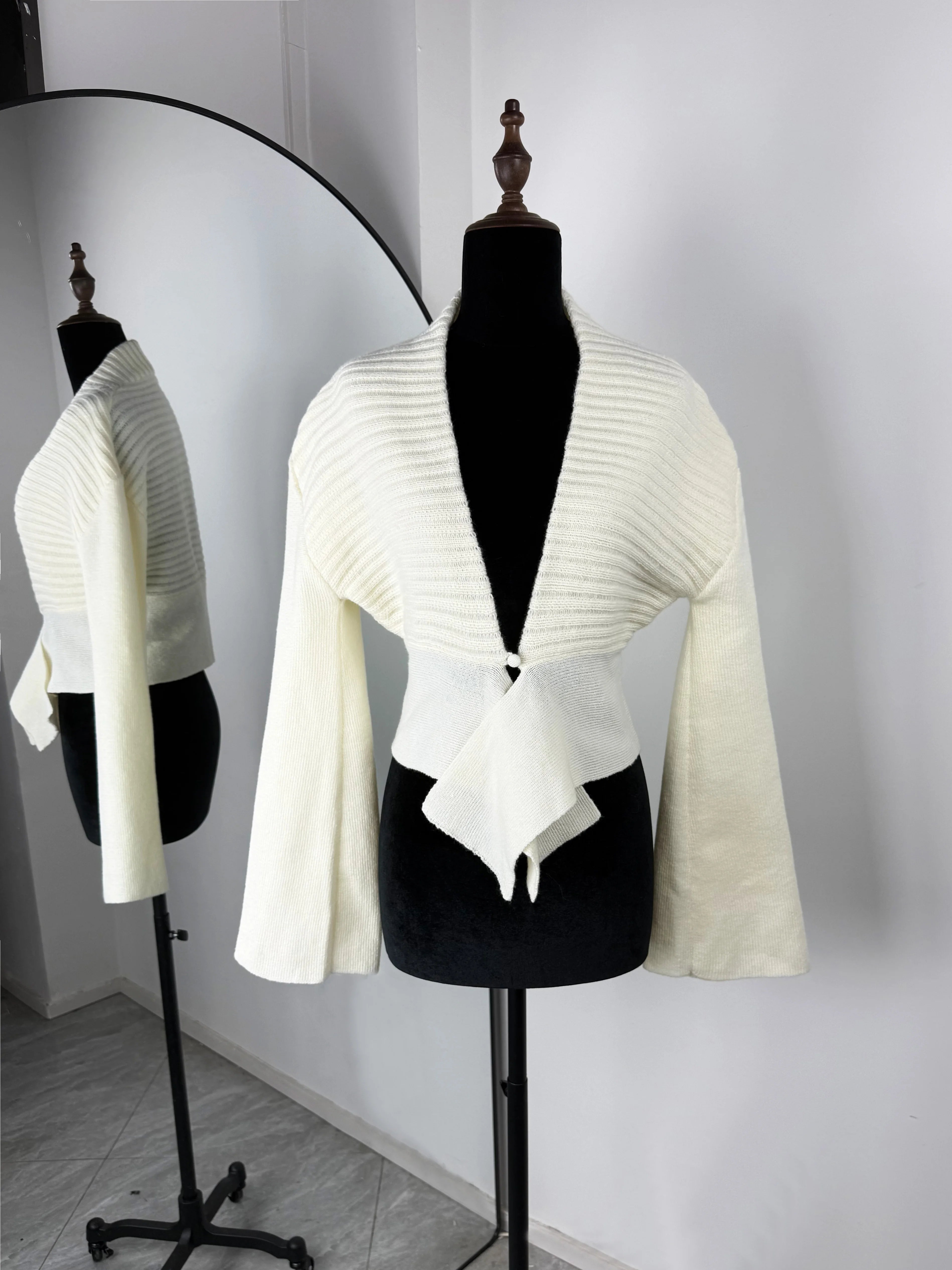 Tuularose Autumn Knit Cardigan Women's New Vintage Hollow Out Long-Sleeved Sweater 2025 Casual Streetwear White Knit Top Female
